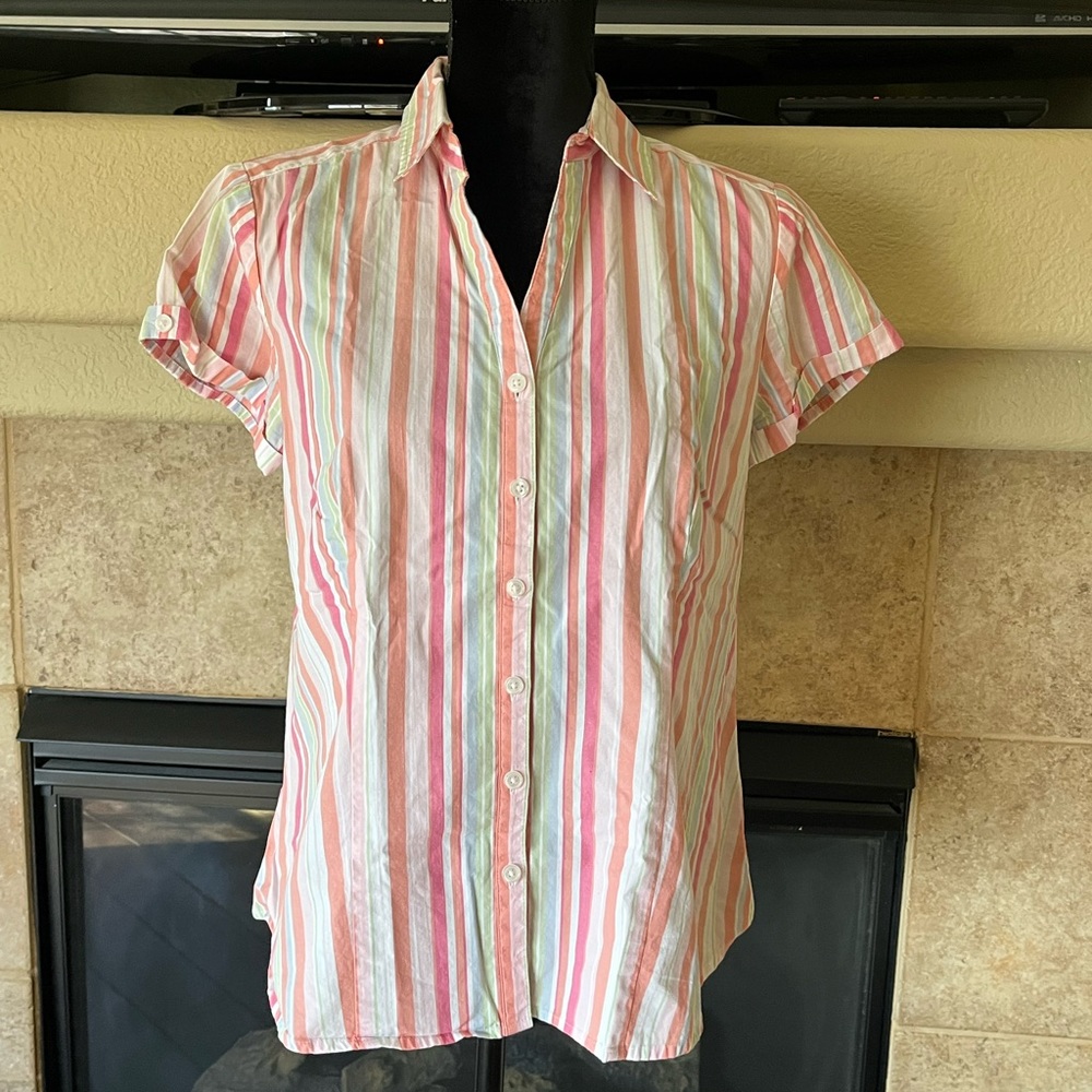 VAN HEUSEN Pastel Stripe Short Sleeve button down!! Size M